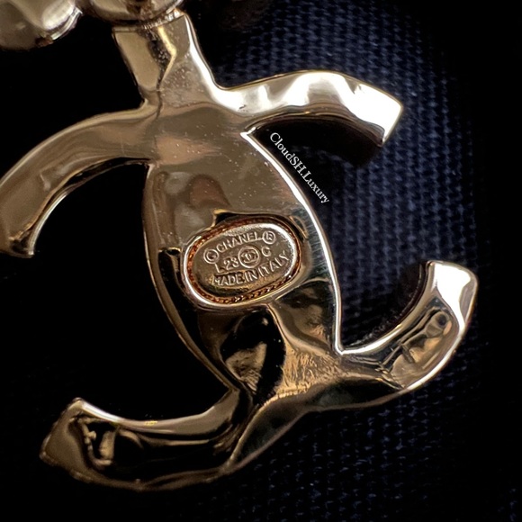 Auth BNIB Chanel 23C Crystal Heart Large Earrings - Picture 4 of 9